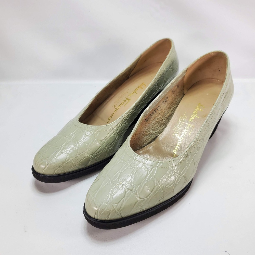 Salvatore Ferragamo Wedge Pumps Sz 7.5 B Sage Green Croc Embossed Leather Italy